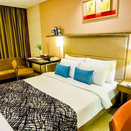 Best Western Antel Spa Hotel Suites Макати Экстерьер фото