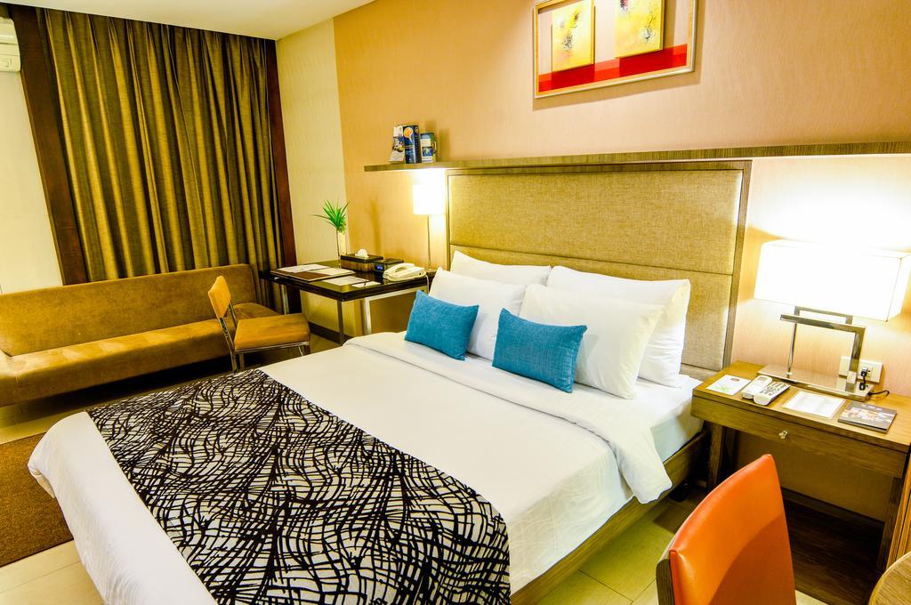 Best Western Antel Spa Hotel Suites Макати Экстерьер фото