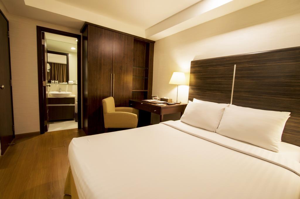 Best Western Antel Spa Hotel Suites Макати Экстерьер фото
